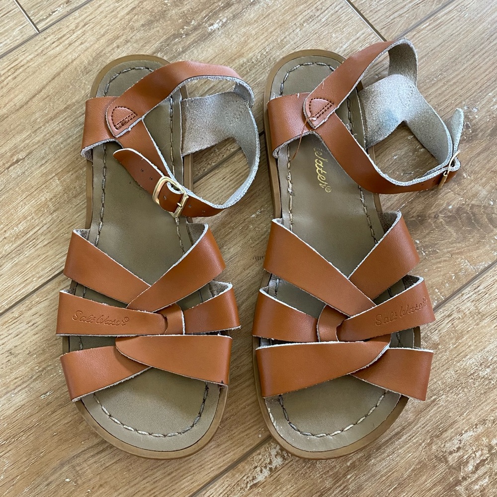 Salt water sandals kid size 5